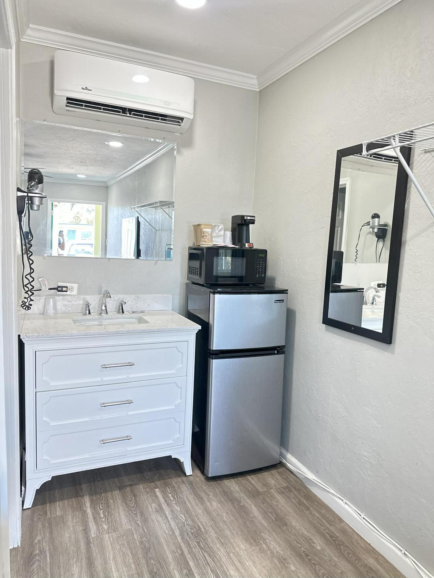 Sunshine Inn & Suites Venice, Florida Venice Gardens Экстерьер фото