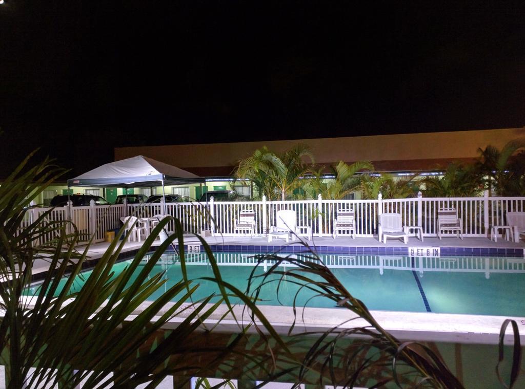 Sunshine Inn & Suites Venice, Florida Venice Gardens Экстерьер фото